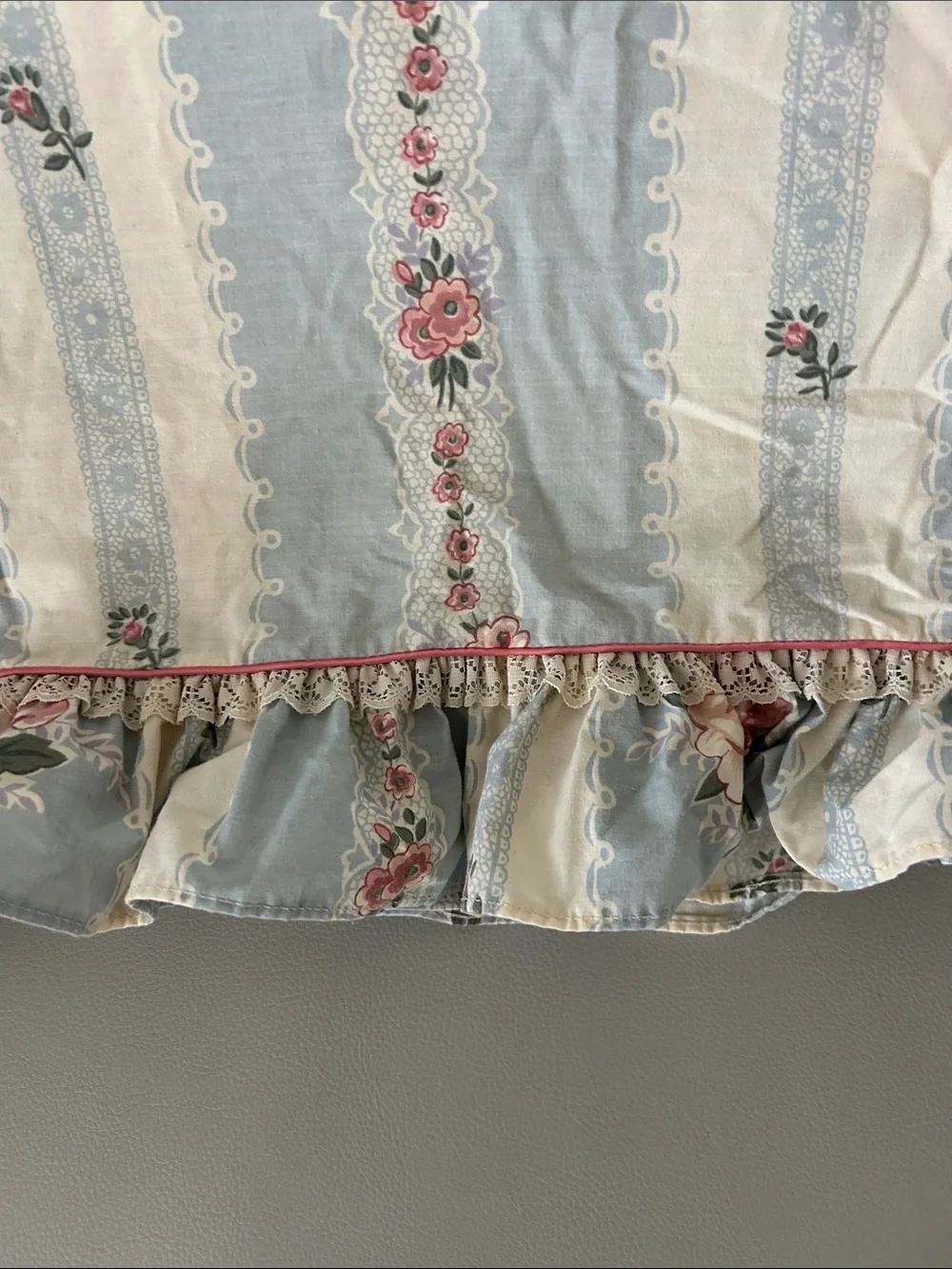 Vntg King Top Sheet Roses with Lace and Ruffles